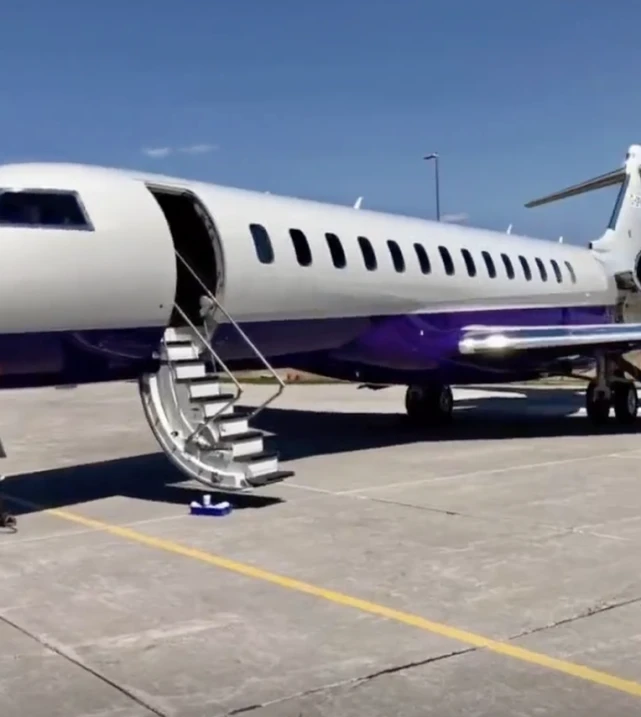 郭碧婷|郭碧婷带儿女返回内地，与向佐分开半年终于团聚，网友晒偶遇照