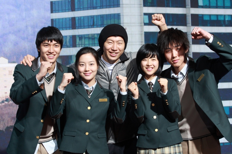 花滑|【赢过玄彬、孔刘】李敏镐连夺4年「全球最爱的韩国演员」　拍美剧《柏青哥》带疤使坏