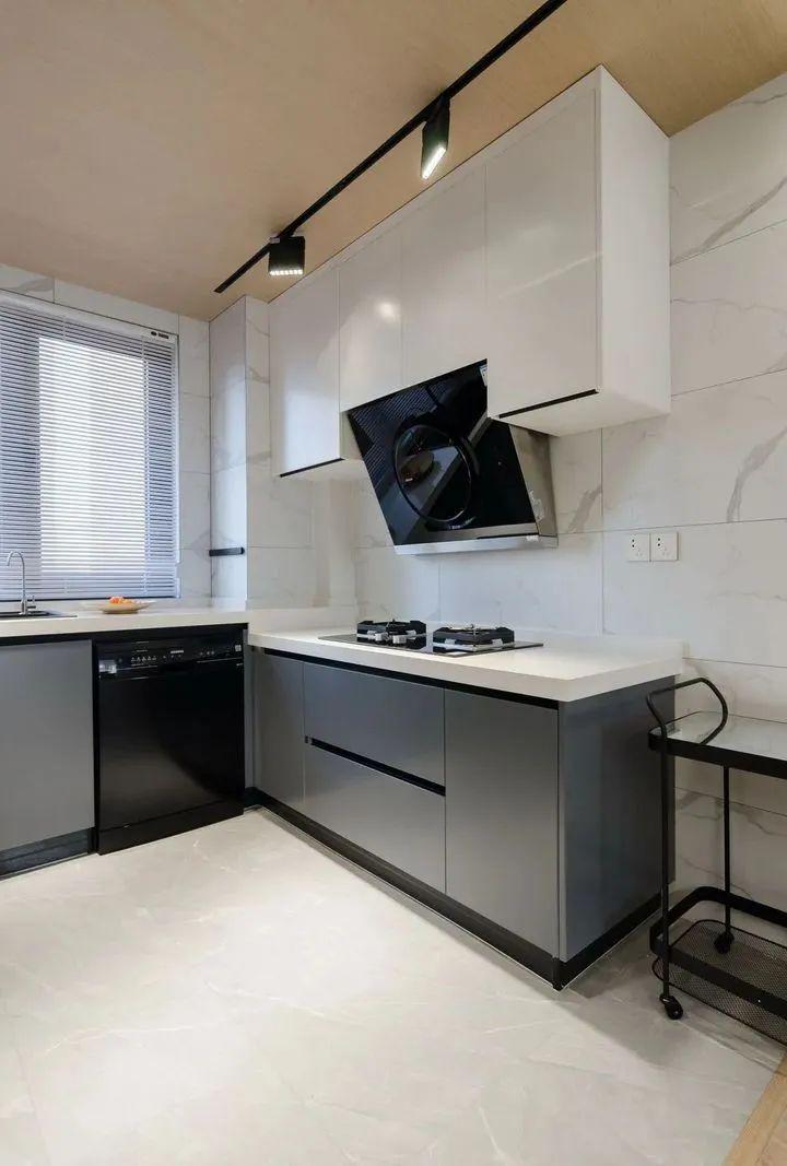 厨房收纳才不难，这些超好用的厨房收纳方法，大部分的家庭都能照搬