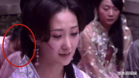 黄子韬|影视剧路人甲有多抢镜？捂嘴偷笑、当街接吻，比主角还“戏精”