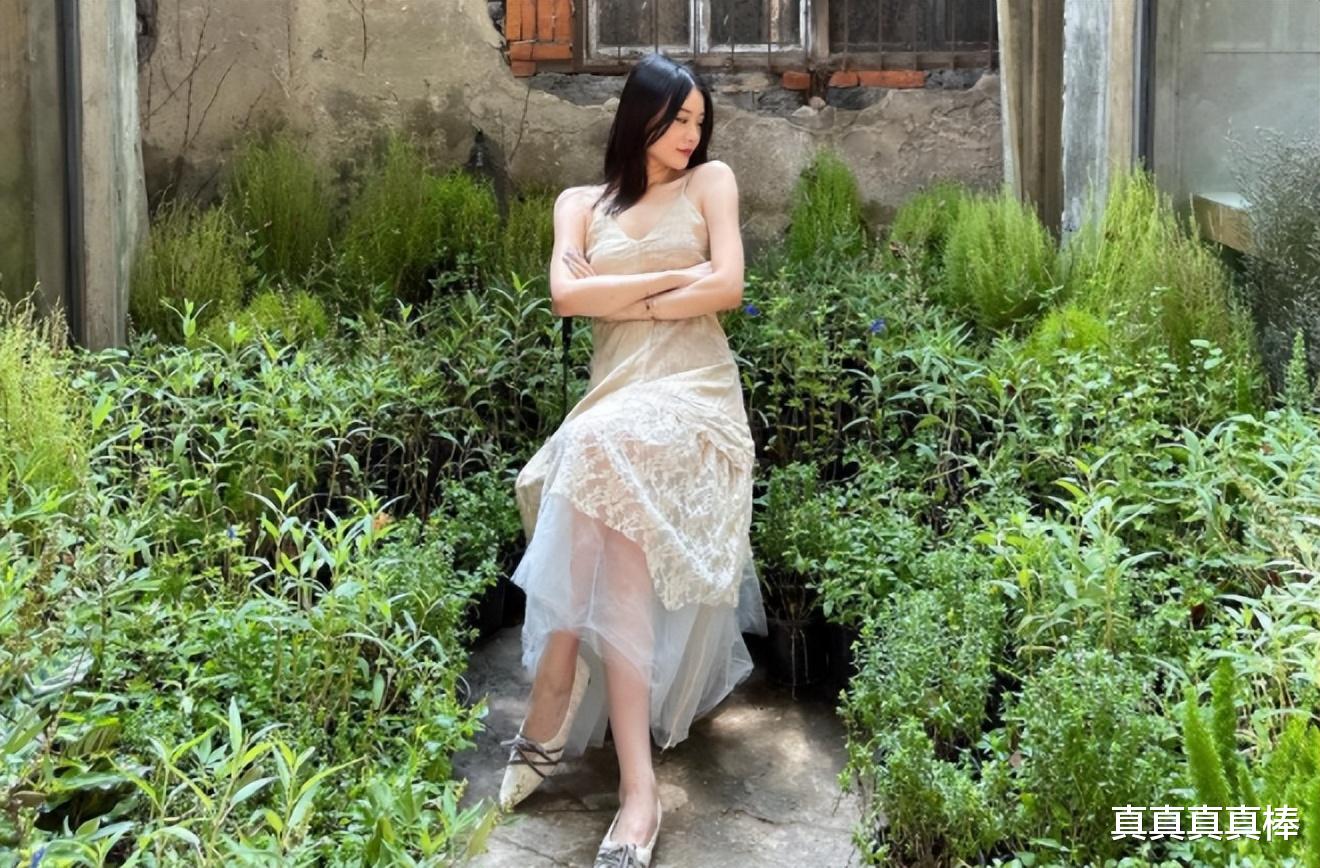 李嫣|同样是泳装,王菲的女儿,焦恩俊的女儿,贾静雯的女儿,有差吗?