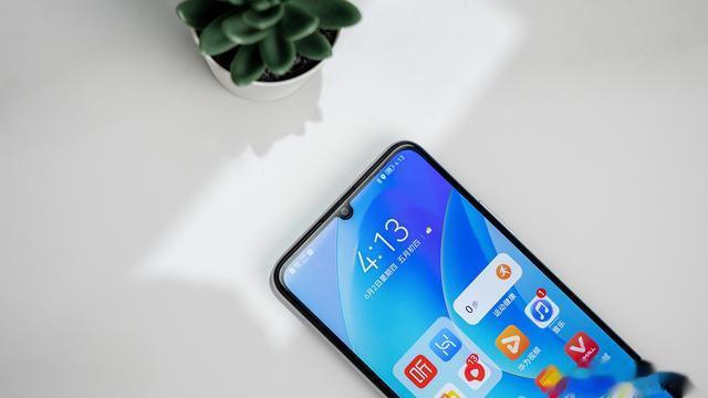 电影|温润洁美 有极佳手感更有超强续航：华为畅享50图赏