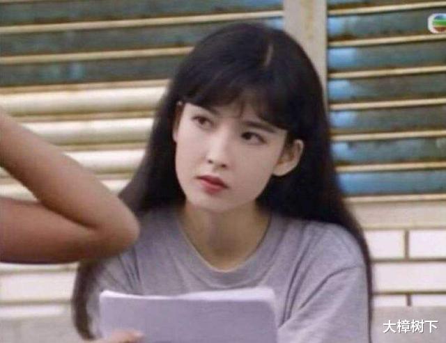 周慧敏|“玉女掌门人”周慧敏：与豪门男友相恋20年，头顶“大草原”仍选择原谅