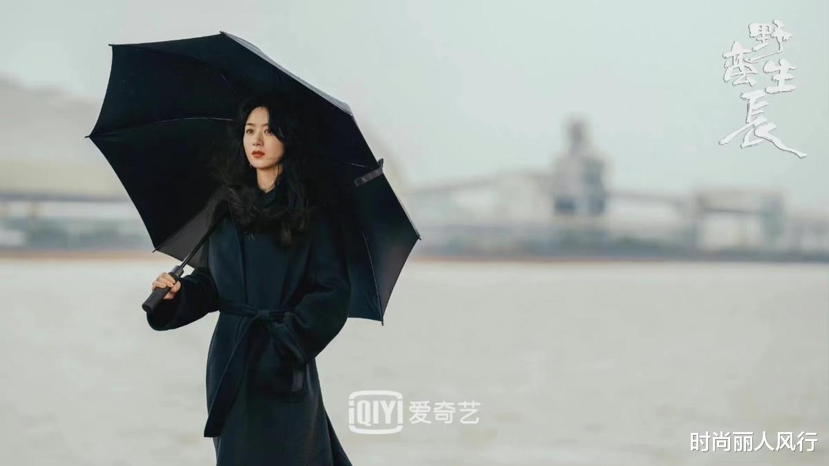 赵丽颖|赵丽颖新剧终于杀青！首张剧照曝光造型封神，穿黑色大衣美的冷艳