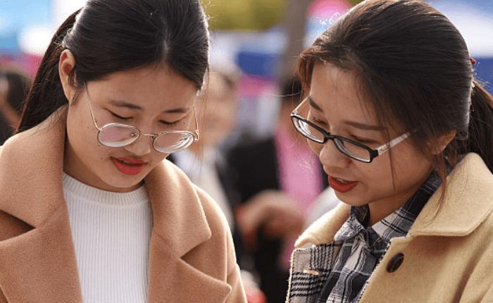 保洁员|女生计算机毕业后找不到工作,百份简历石沉大海,遂应聘保洁工作