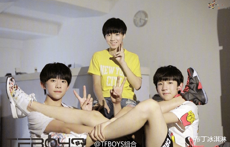 TFBOYS|TFboys九周年,9千位粉丝合唱《灯火》献礼