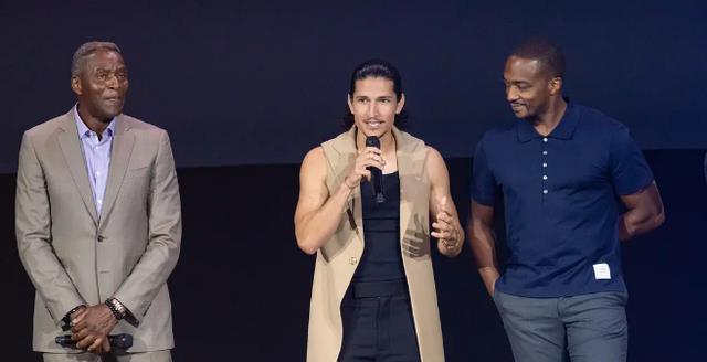 美国队长4|漫威《美国队长4》的情感核心,是新美队和新猎鹰的关系?