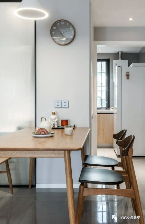 95㎡老房改造婚房,原木简约家