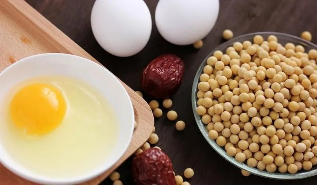 西红柿|建议中老年人:立冬后,多吃5种“高卵磷脂”的食物,强身又健脑