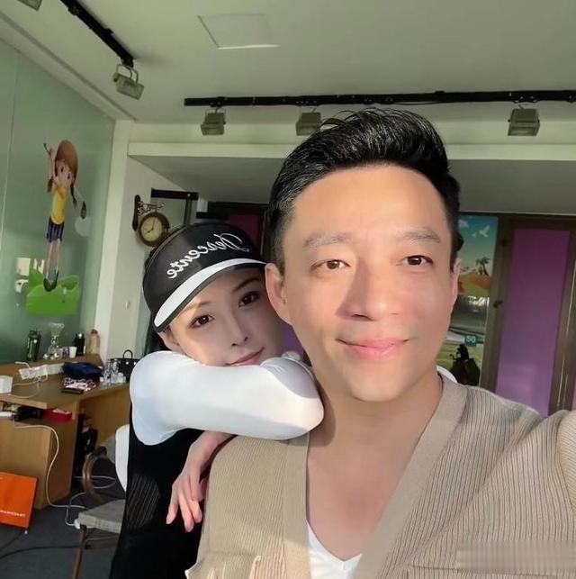 张颖颖|张颖颖小腹明显隆起，拍照时又多次刻意遮肚，张兰反应超激动