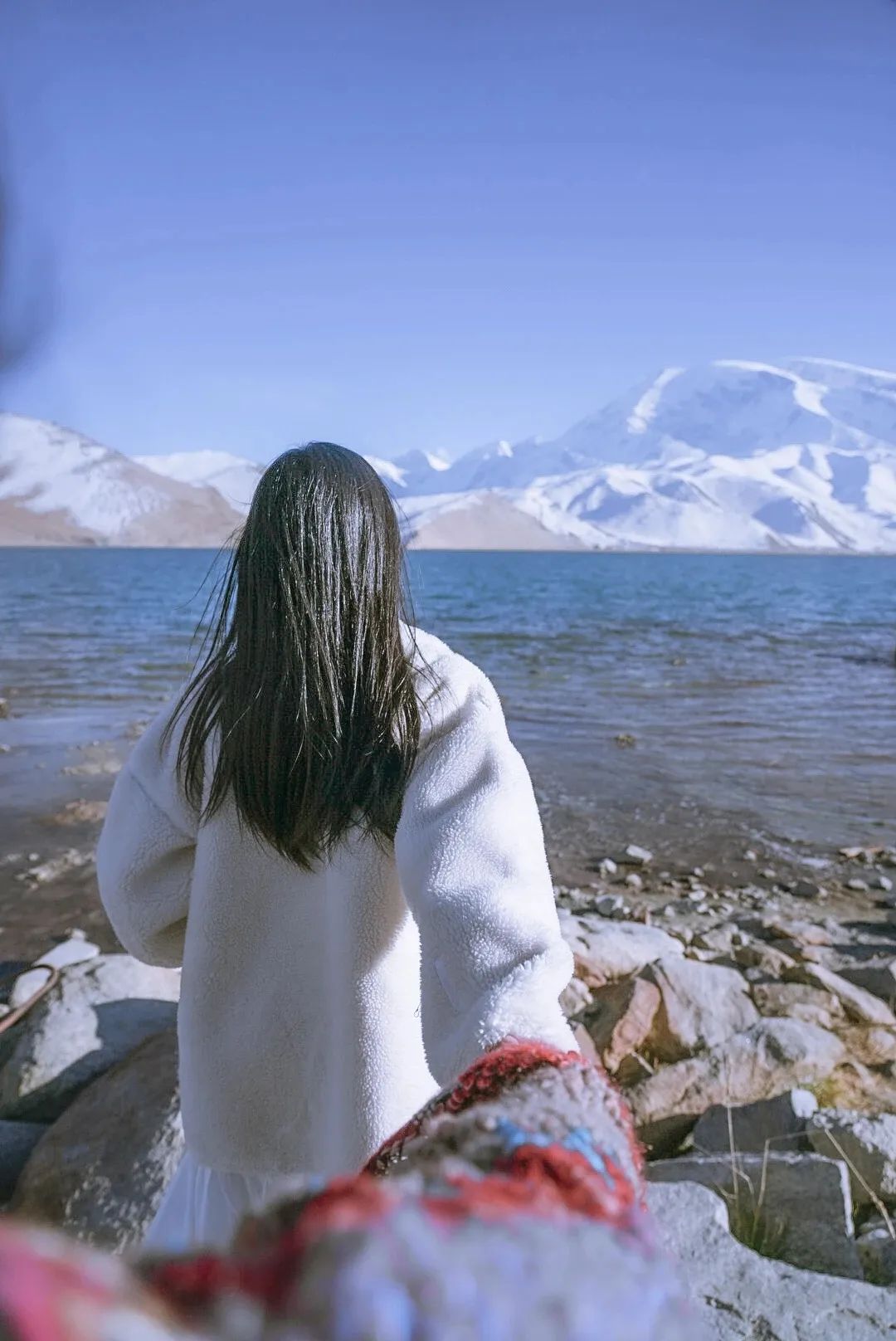 西藏|初夏的南疆，一半雪山沙漠，一半沙白湖蓝！