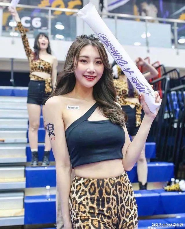 卡戴珊|霍华德点赞啦啦队成员璇璇,审美堪比哈登,璇璇堪称东方卡戴珊