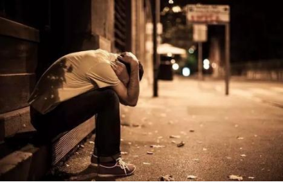 那个为救白血病女友,卖酒店车子的痴情小伙,终究是输得一塌糊涂