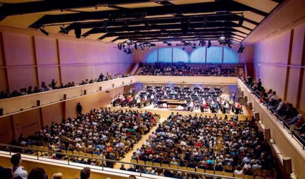 郎朗|郎朗的父亲曾自豪地说：刘亦菲想追我儿子，我儿子光手指就值一亿