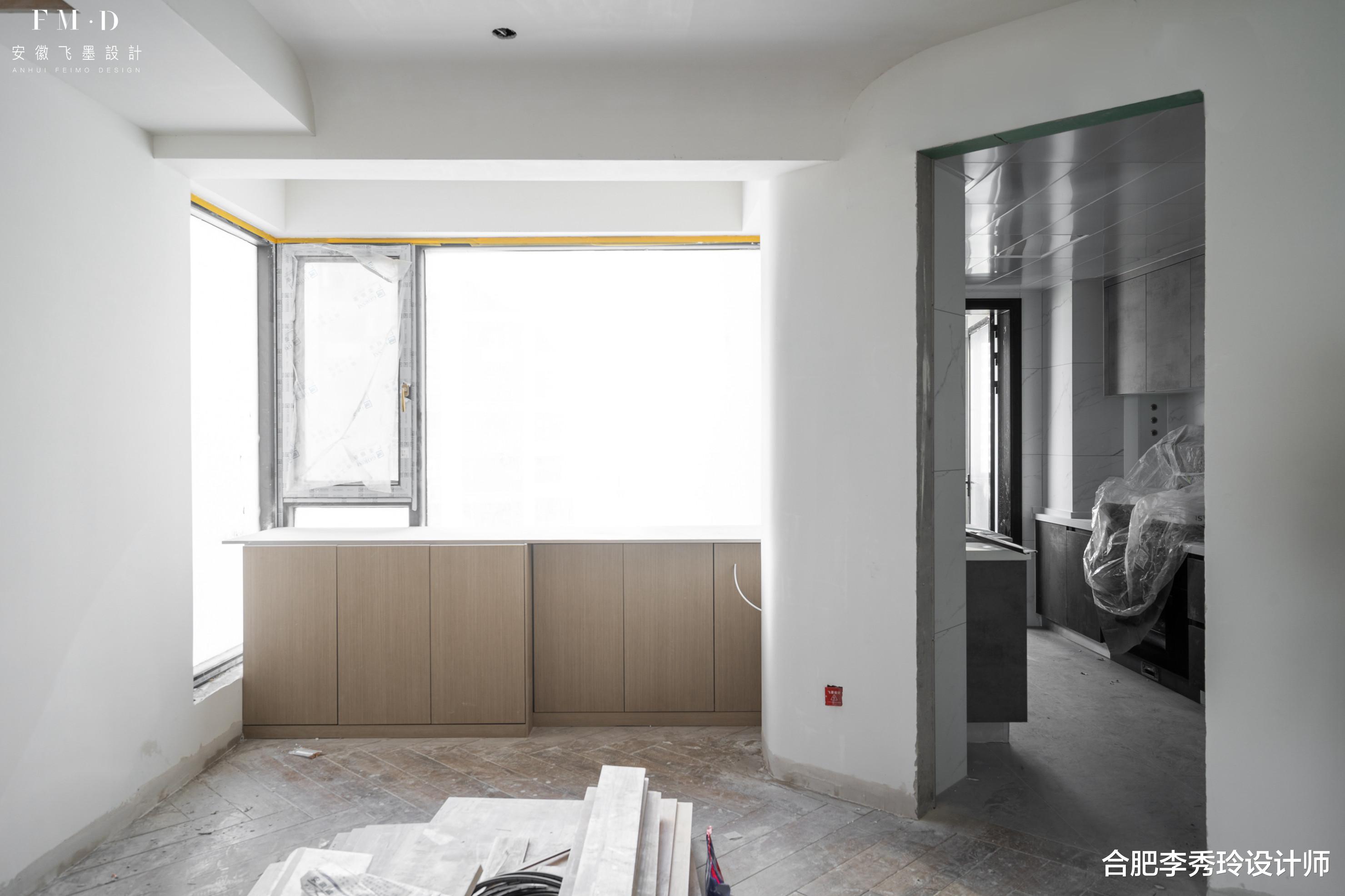 拒绝“规规矩矩装修”,把门洞位置倾斜,通风换气,面积也扩大了