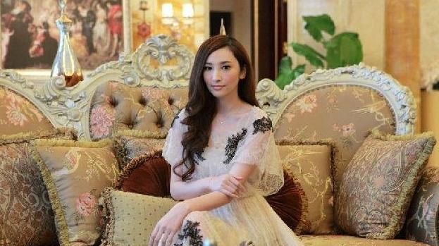 大S|大S徐熙媛二婚，热度波及吴佩慈，网友：吴佩慈才是人生赢家