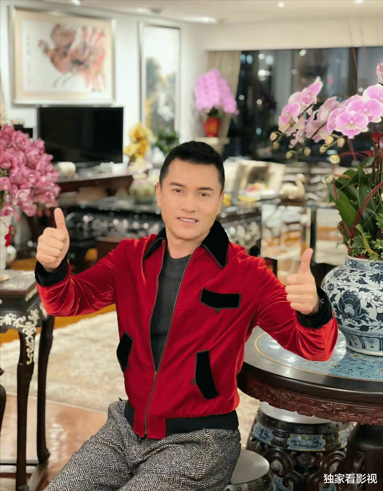 杨洋|吕良伟为富商妻子庆生，经历2段无效婚姻后，被质疑靠老婆吃软饭