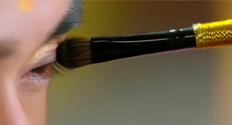 张翰|邪魅烟熏妆，台词油腻，咸猪手，别忘了张翰这部冷门剧也很辣眼睛