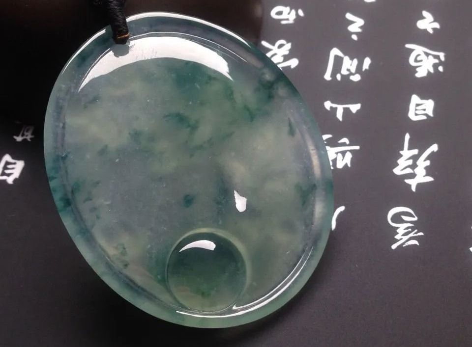 |翡翠飘花和飘绿有什么区别,哪种价值更高?