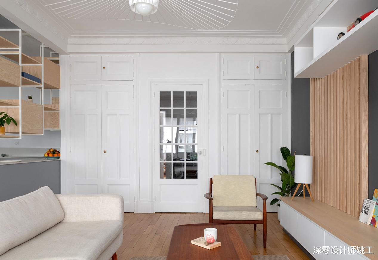 拒绝花里胡哨，98㎡坚持极简风，天花板不吊顶不做造型，看着整洁舒适