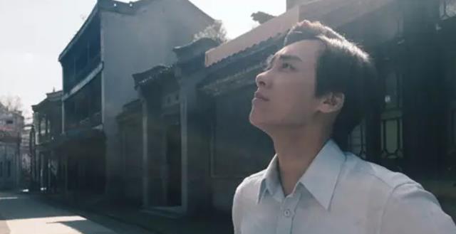 李易峰|李易峰平安返回老家四川，与豪门千金婚姻做废，前员工成香饽饽