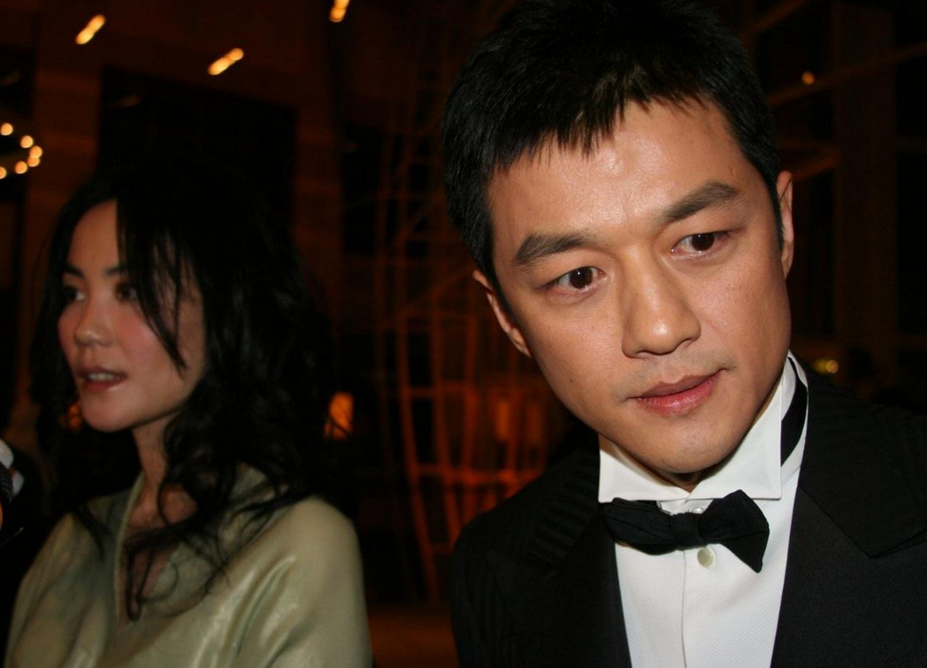 李亚鹏|李亚鹏51岁又生小儿子，李嫣一张照片，牵出与王菲欺瞒多年的秘密