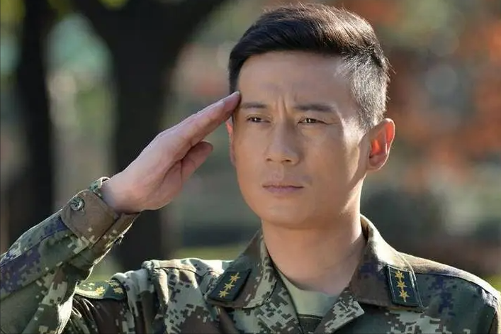 徐洪浩|徐洪浩：娶小10岁神似董洁的娇妻，剧中演父女，剧外却是真夫妻！