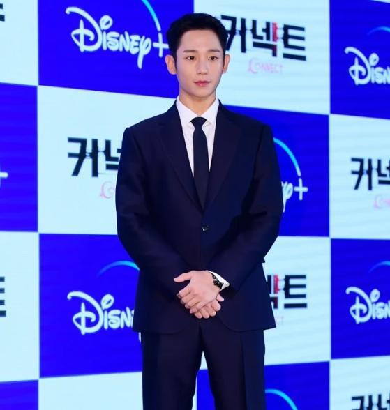 丁海寅|净化眼球!韩星丁海寅新剧记者会零死角美貌,张张都是高颜值