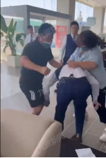 网传汽车销售与客户女儿发生关系,4S店回应已终止试用,警方:已介入调查