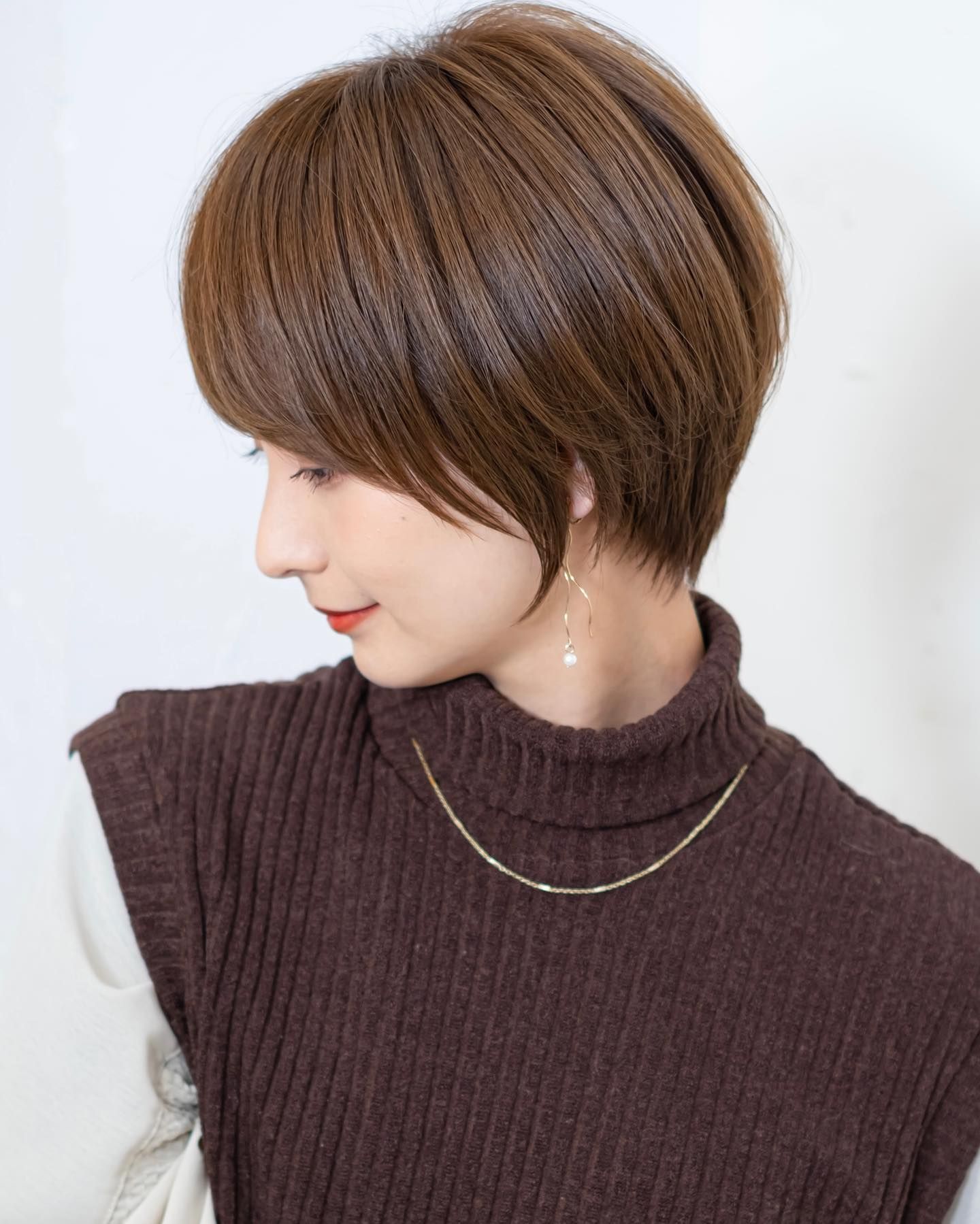 穿衣搭配 当下流行什么发型？剪短烫卷是主流，看看美到你了吗