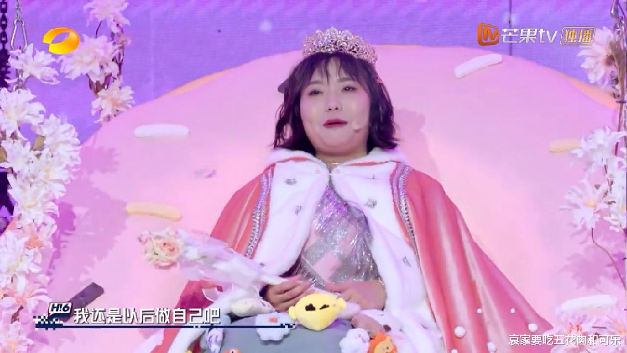 林晓峰|李雪琴跟男明星的配适度很高，模仿王心凌的造型，变身东北甜心！