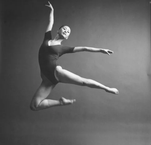 汤加丽|拍写真走红，被丈夫抛弃、遭父亲指责，汤加丽如今后悔了吗？