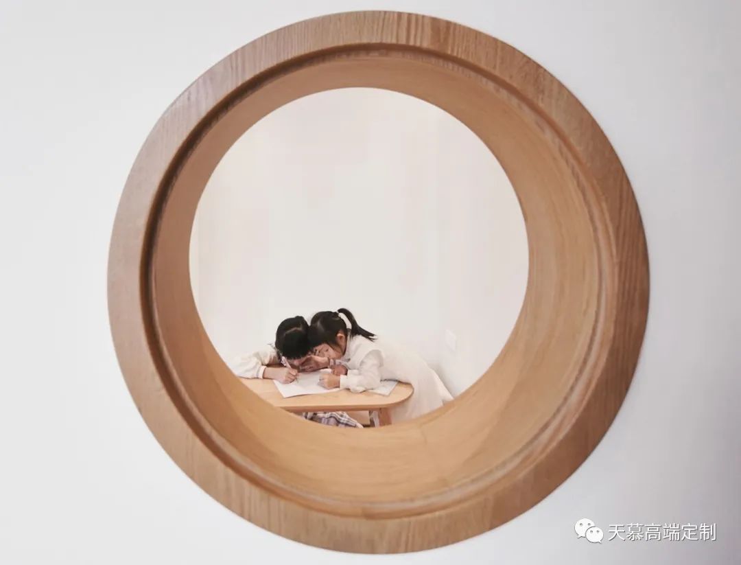 190㎡极简设计，五口之家舒适生活的安乐窝