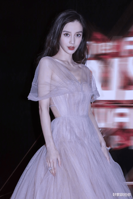 迪丽热巴|把秀场当事业的十大女星，在红毯上万丈豪情，拼演技只能退避三舍