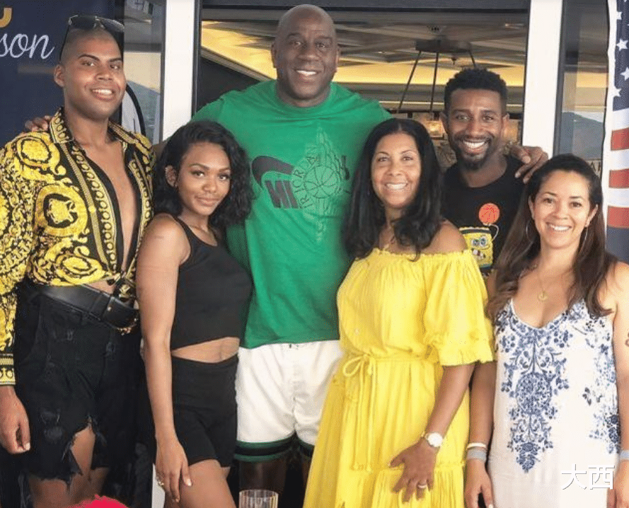 魔术师|身高1米96，拥有一身腱子肉，魔术师大儿子为何不打NBA？