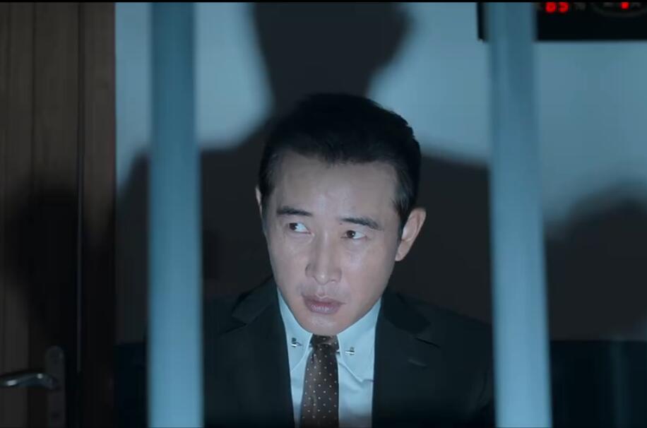 乔绍廷|今晚月色真美,到底有什么玄机,《庭外·落水者》挖坑不填坑