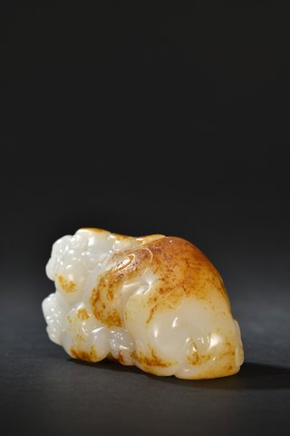 和田玉籽料|和田玉籽料原石雕瑞兽献宝摆件