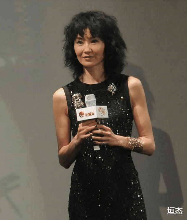 张曼玉|年轻时貌美如花，老了成“面目全非”，这12位老牌女神太可惜了