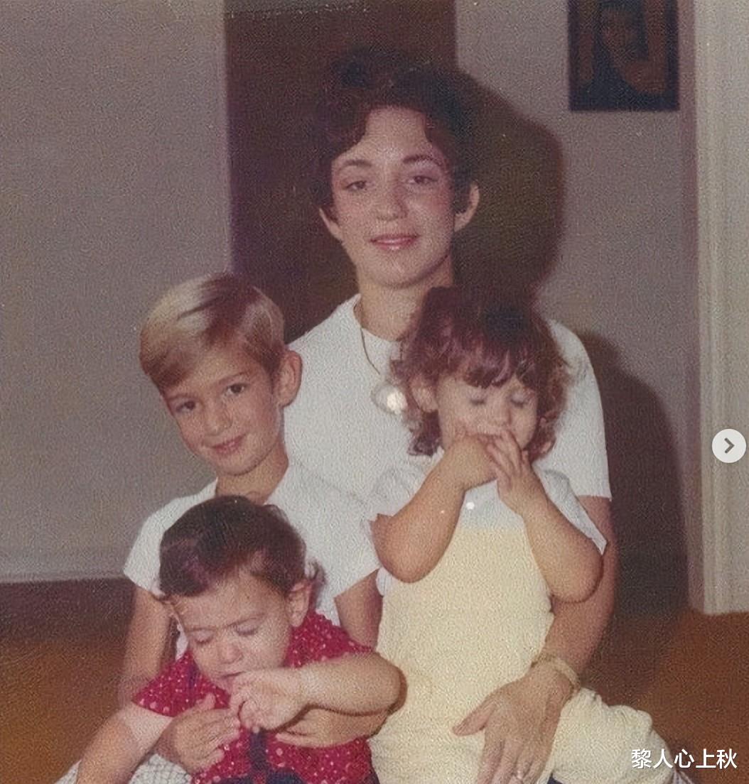 母亲节|贝佐斯母亲节罕见秀老妈！搂着妈妈幸福甜笑，52岁未婚妻黯然失色