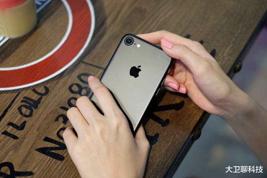 iPhone|iPhone14 Pro被曝屏幕加长，或采用刘海+药丸设计，库克遭疯狂吐槽