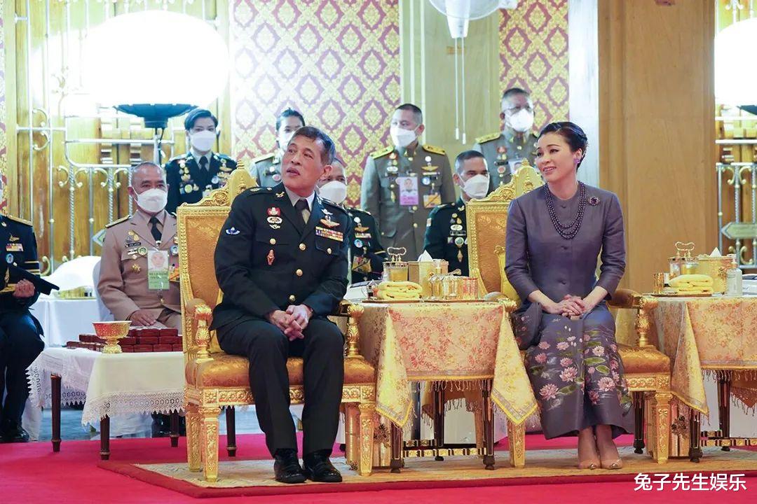 诗妮娜|诗妮娜的旧照被王室发布,拨云见日的机会来了,西拉米也蠢蠢欲动