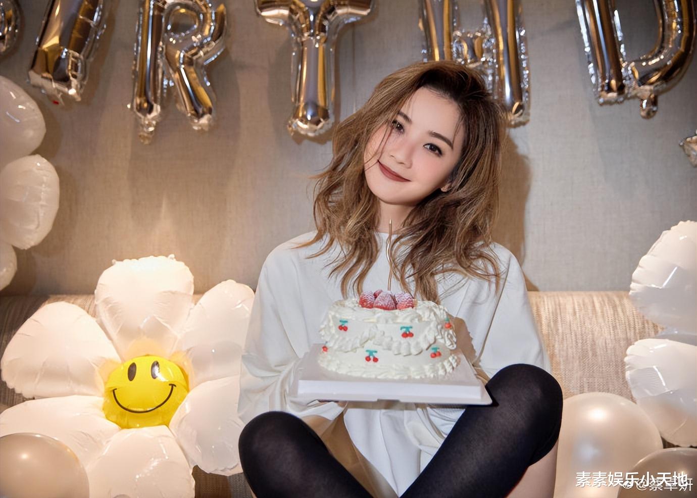 许凯|蔡卓妍40岁生日，开始人生第二个20岁，状态甜美如少女