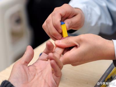 衰老|世卫组织呼吁:停止食用“2素食”,吃一口或在给胰岛“撒糖”,早些远离