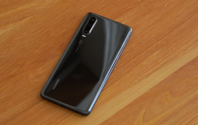 充电器|我的mate8重度使用三年半了，基本不卡，用烦了给我弟打王者了