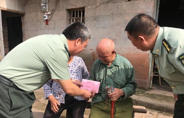 上甘岭歼敌400的老兵,隐居农村36年,63岁因欠2400元曝光身份