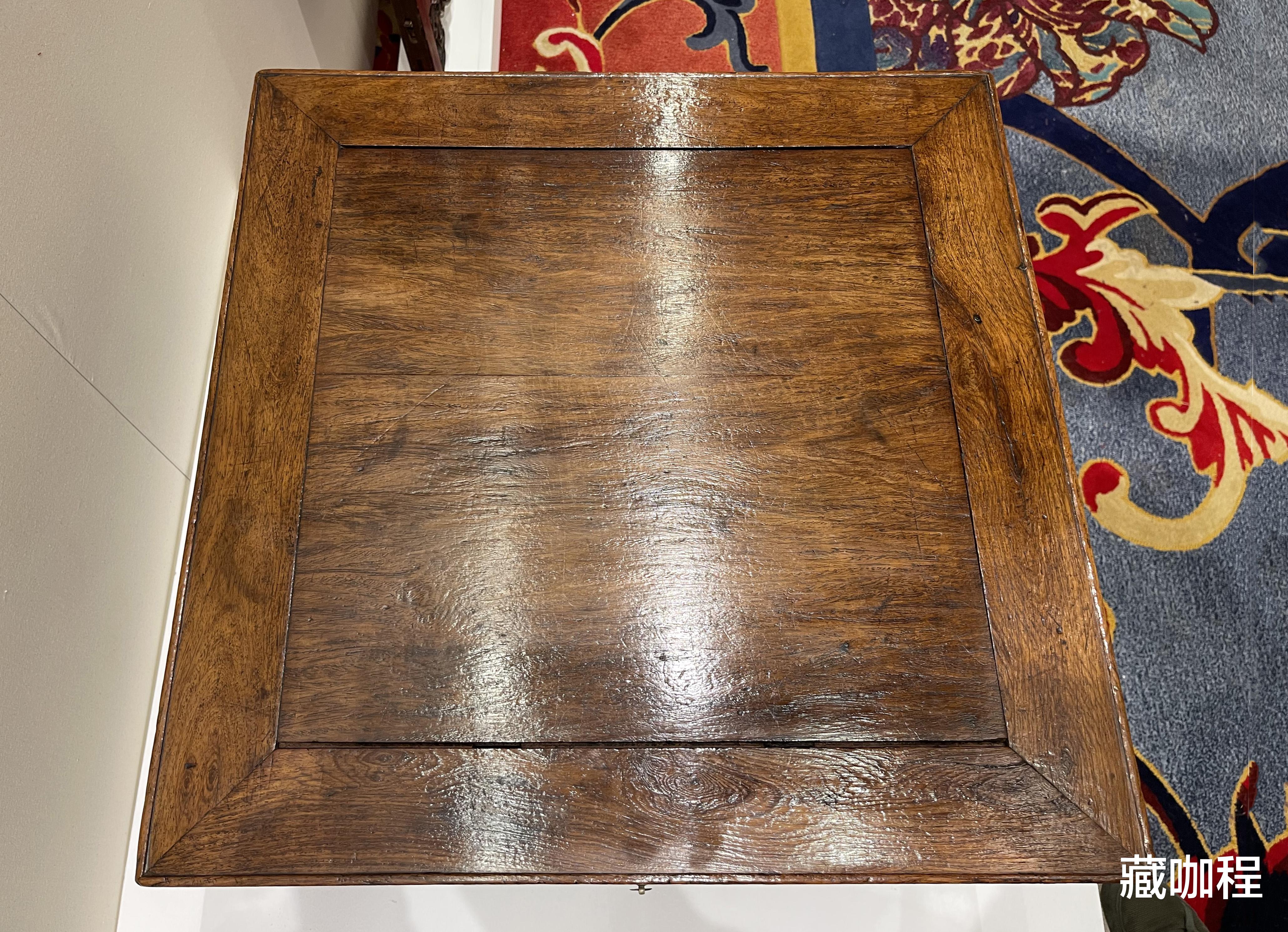 三星堆博物馆|纹理凹凸有致，黄花梨炕几包浆如玻璃底