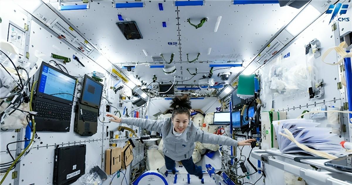 中国第一位“太空教师”王亚平:享二级警卫待遇,福利更羡煞旁人