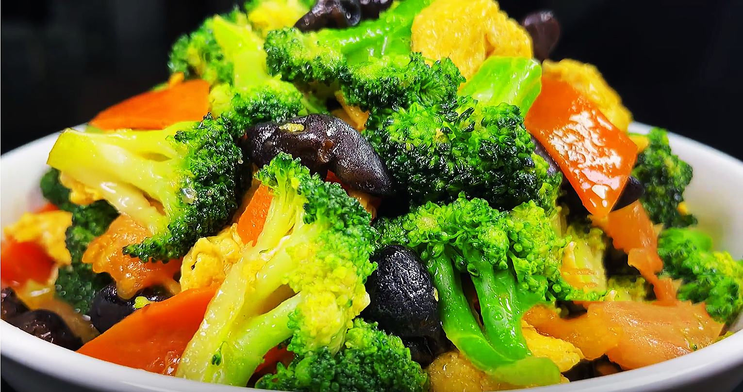 花生|50岁后进入养寿期，建议：5类食物可多吃，越老越要补，常吃健康