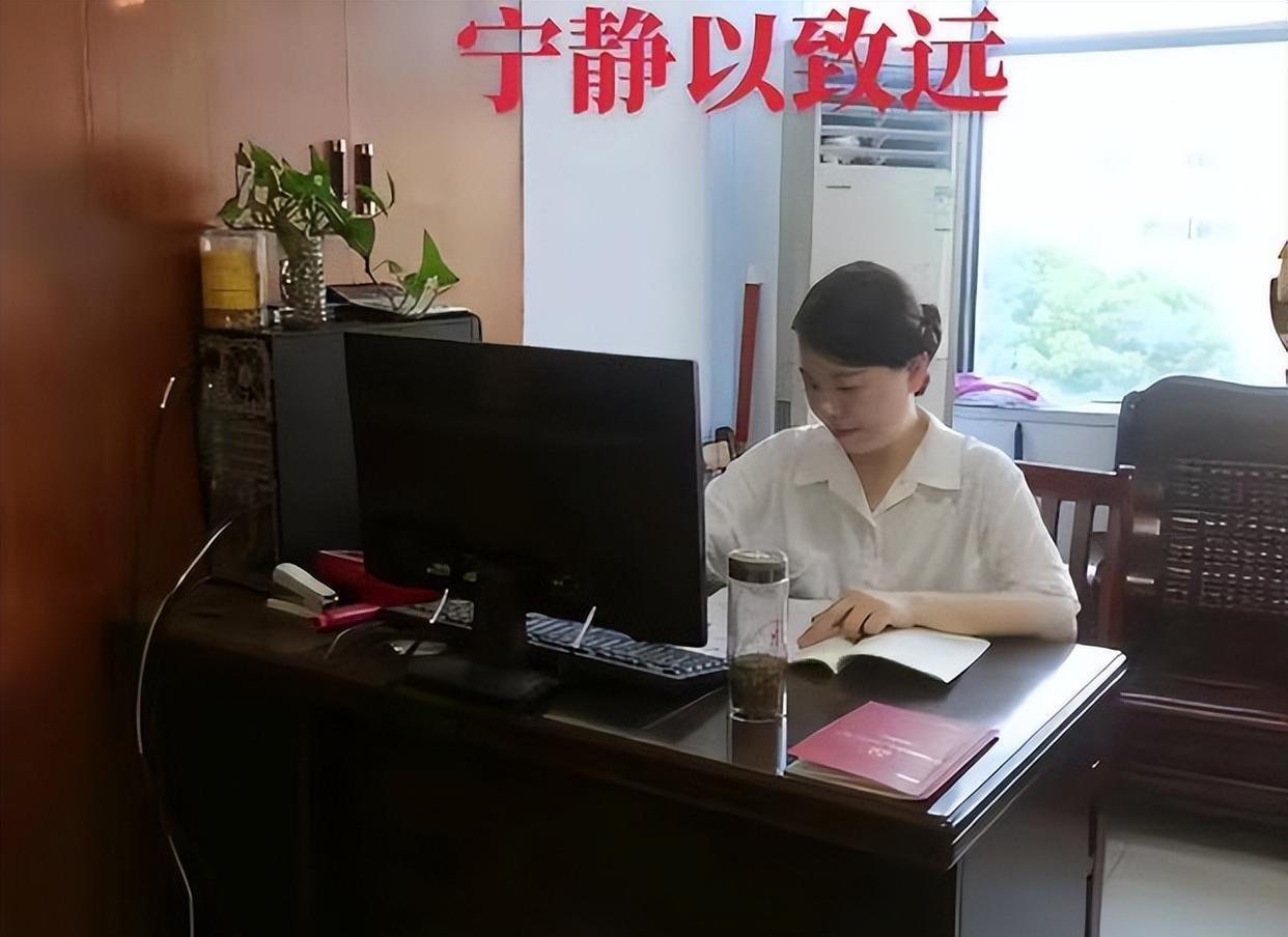 退休|田弟某手直播表态,明年8月许妈退休之后,让奇奇悦悦回九江读书