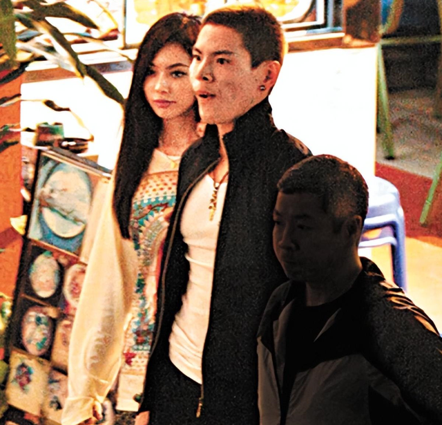 向佐|气疯向太，令向佐疯狂迷恋，两度嫁入豪门的黄婉佩，一点也不简单